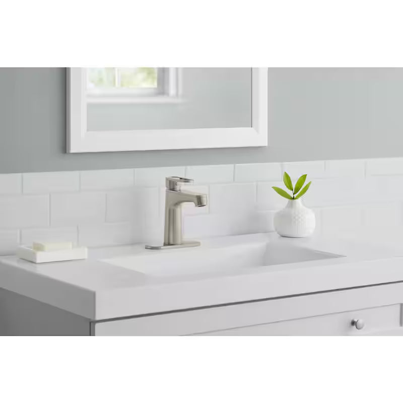 Single-Handle Bathroom Faucet in Brushed Nickel O41784